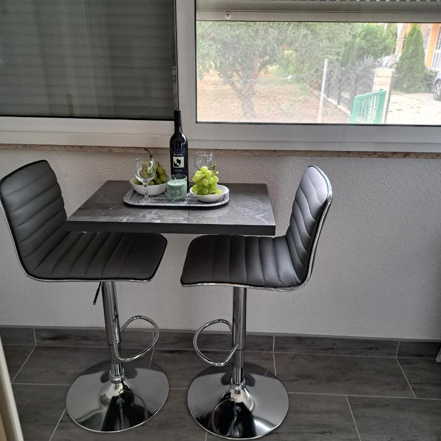Mihaela Studio Apartmans 150M Near The Beach Kaštela المظهر الخارجي الصورة